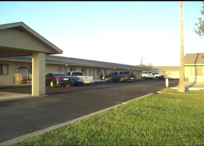 Hebbronville Executive Inn