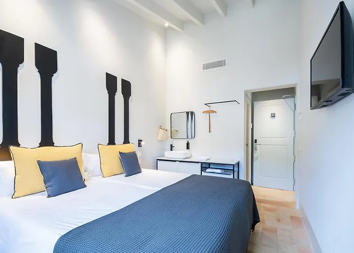 "Unic, Turisme D'Interior"