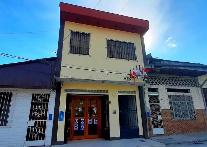 Hostal Huayruro