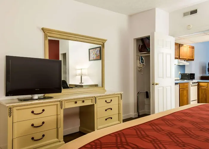 Econo Lodge Inn & Suites Lake Harmony - Pocono Mountains Area