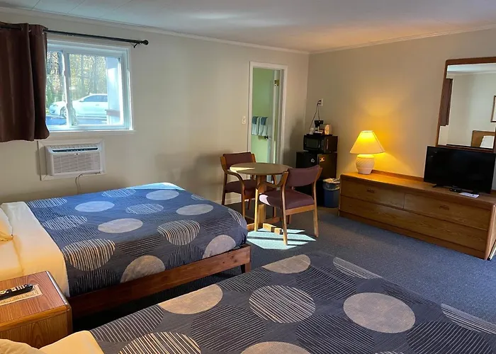 A Holiday Motel - Maggie Valley