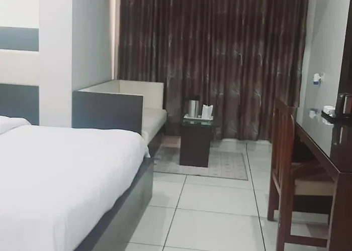 Hotel Apex Inn