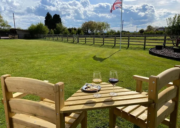 Ye Old Tack Room - Spring Paddock