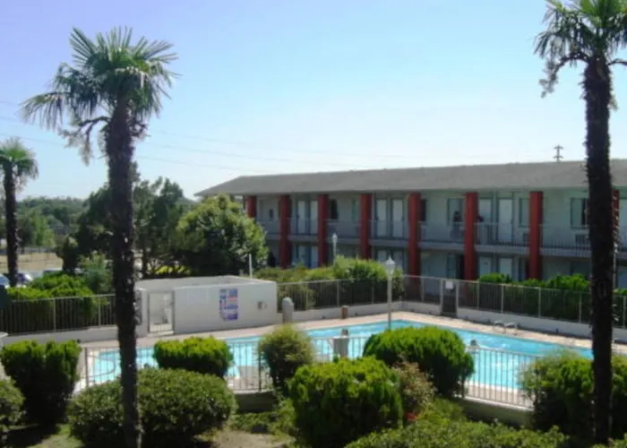 Courtyard Inn