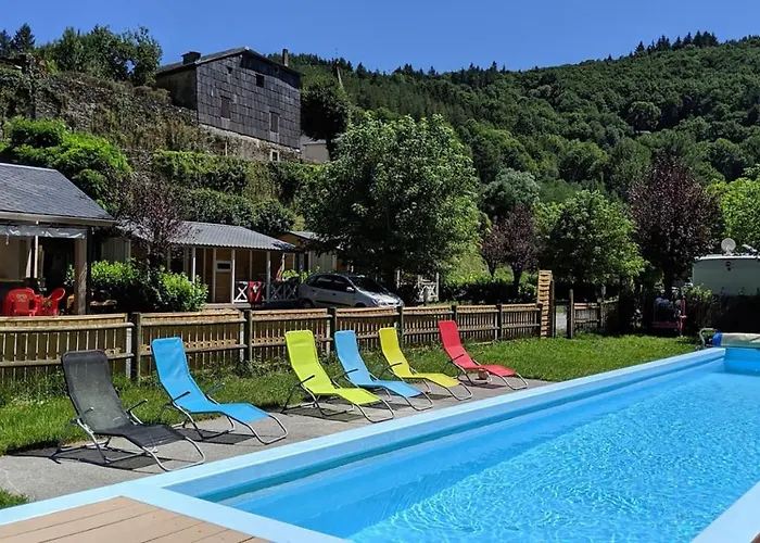 Camping Le Jardin: Riverside Nature Retreat