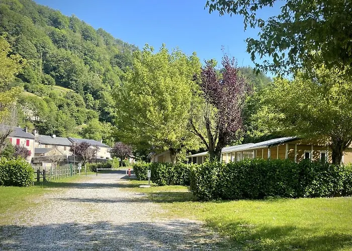 Camping Le Jardin: Riverside Nature Retreat