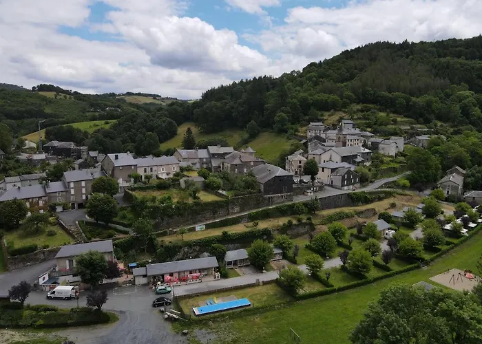 Camping Le Jardin: Riverside Nature Retreat