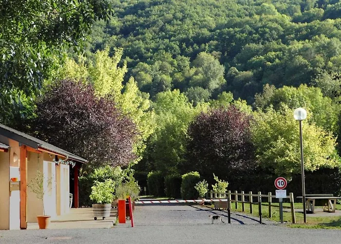 Camping Le Jardin: Riverside Nature Retreat