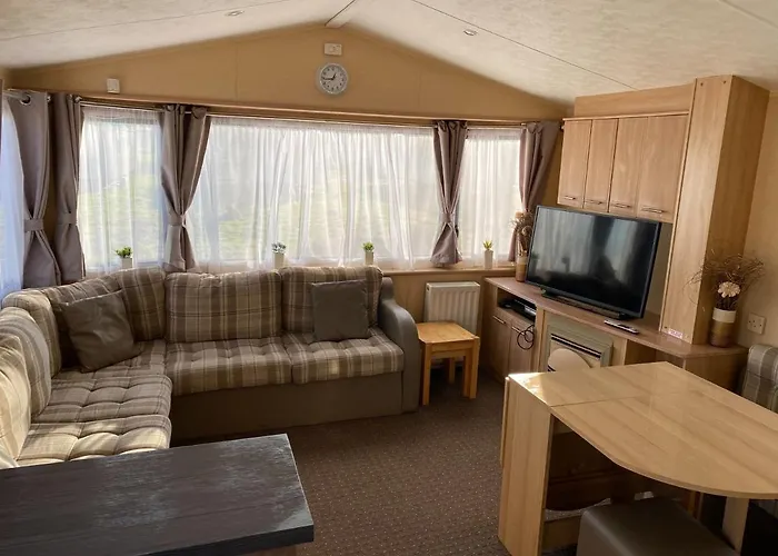 2 And 3 Bedroom Caravans With Hot Tubs At Tattershall