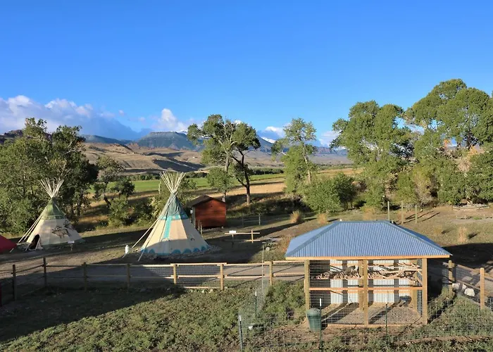 Eycat Lodging Company