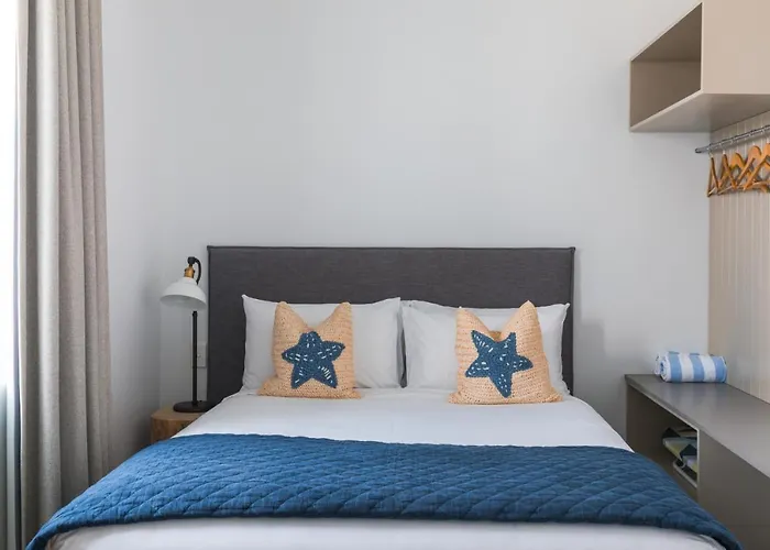 The Clovelly Hotel