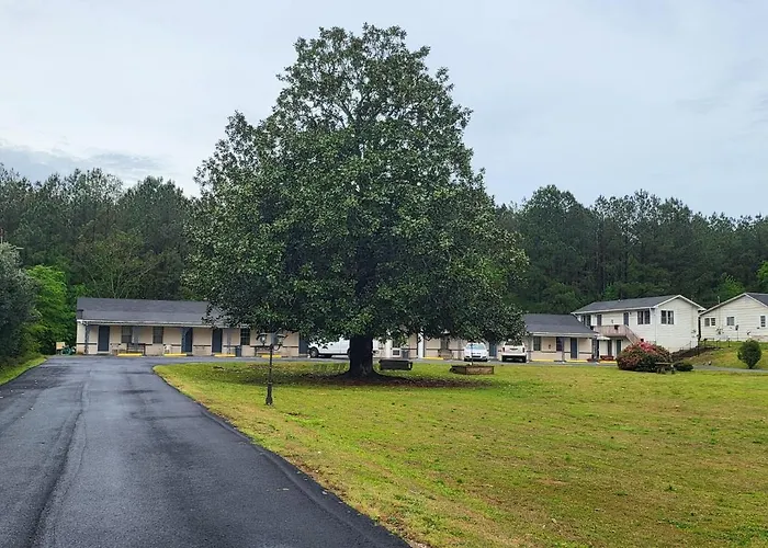 White Columns Motel
