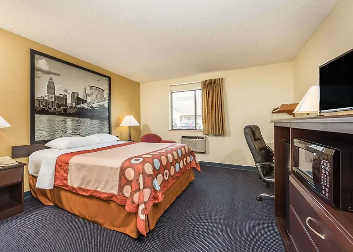 Super 8 By Wyndham Franklin/Middletown Area