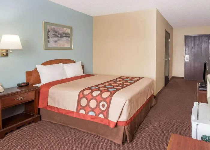 Super 8 By Wyndham Woodstock