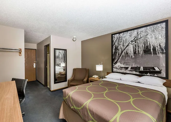 Super 8 By Wyndham Hays Ks