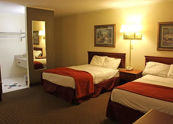 Lake View Inn & Suites
