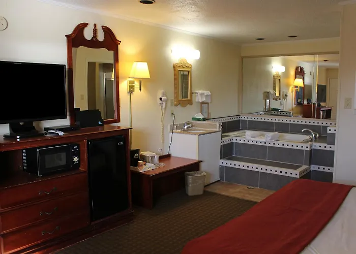 Lake View Inn & Suites