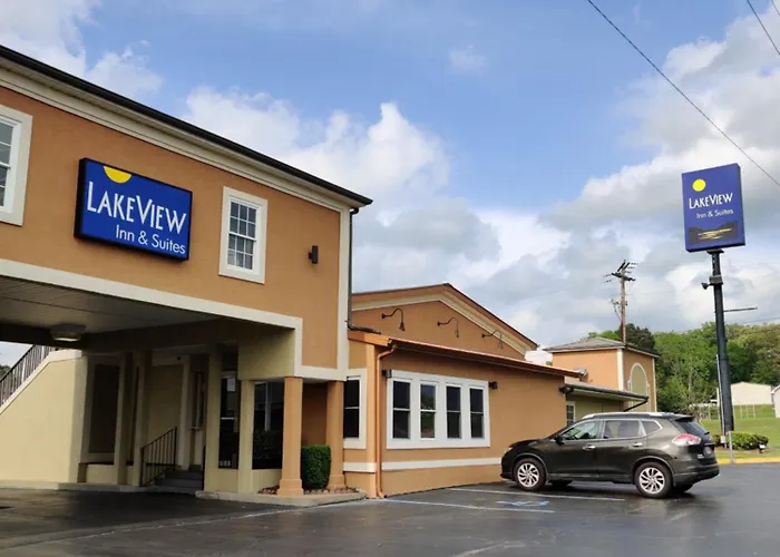 Lake View Inn & Suites