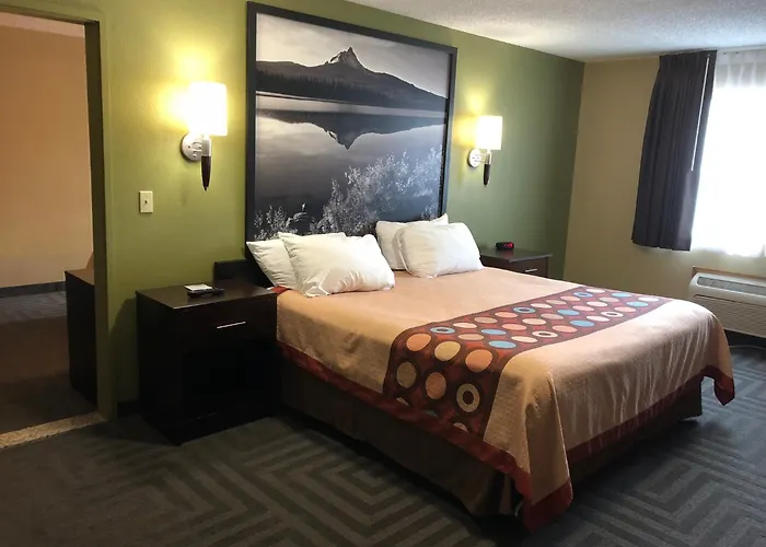 Super 8 By Wyndham Lagrande