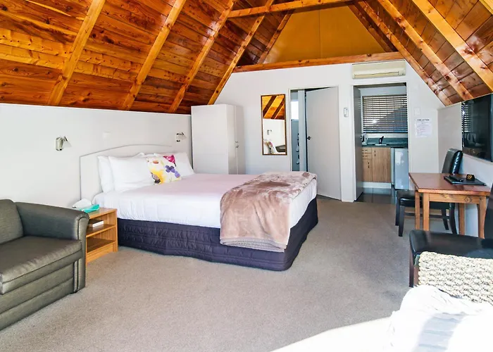 Mountain Chalets Motel