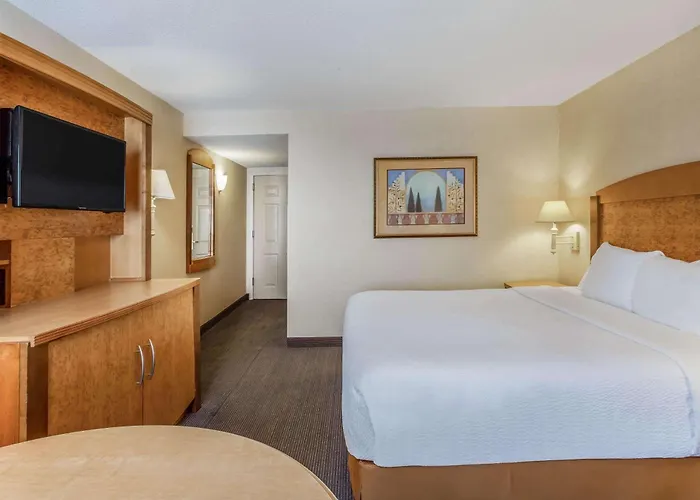 La Quinta By Wyndham Islip - Macarthur Airport