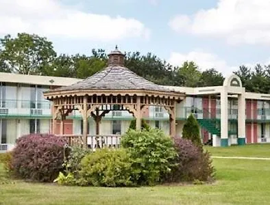 Macomb Inn