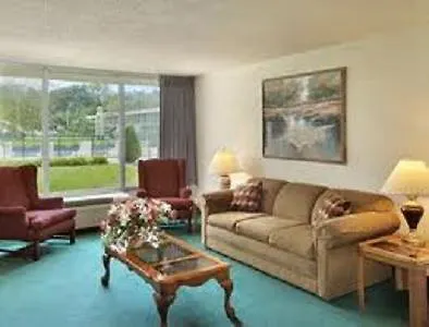 Macomb Inn