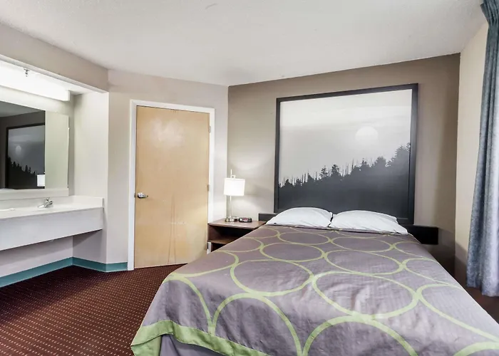 Super 8 By Wyndham Sevierville Riverside