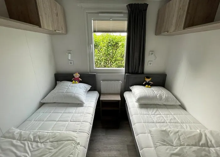 Polderhuisje 2 - Heerlijk Chalet Nabij Strand En Duin - 2 Slaapkamers - Midicamping - Rockanje