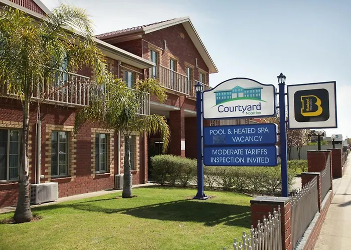 Courtyard Motor Inn