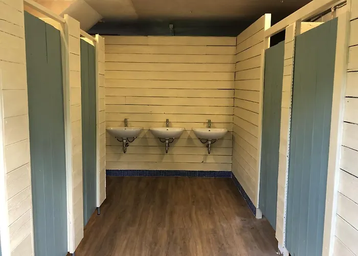 The Kestrel Shepherd Hut, Whitehouse Farm