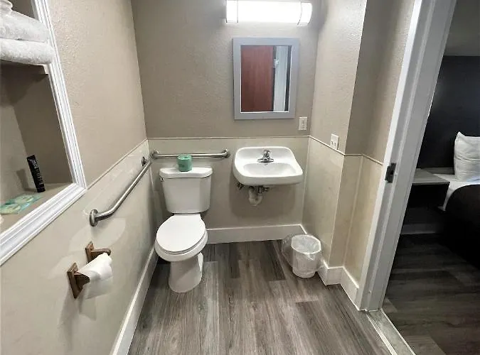 Shangri-La Motel