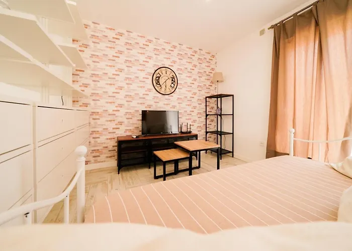 Apartamento Loft con terreno privado y parking compartido - a 800m de Playa Poniente