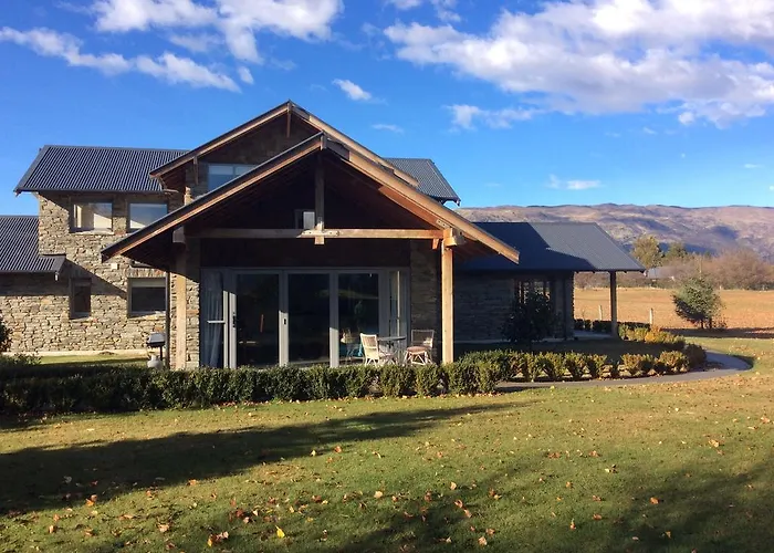 Golfcourse Road Chalets And Lodge