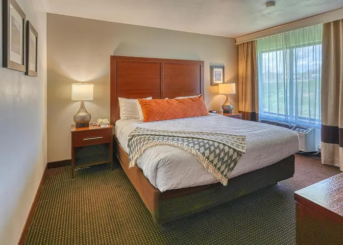 Yellowstone River Inn & Suites