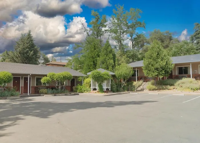 Mariposa Lodge