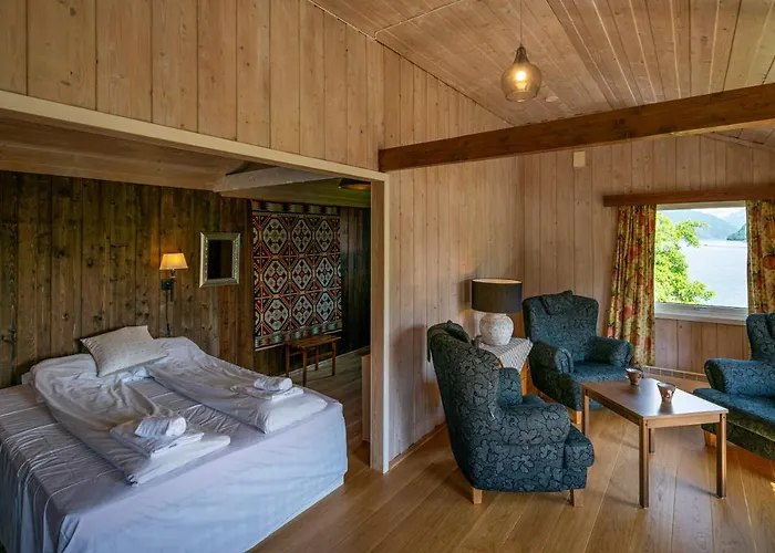 Dragsvik Fjordhotel (Adults Only)