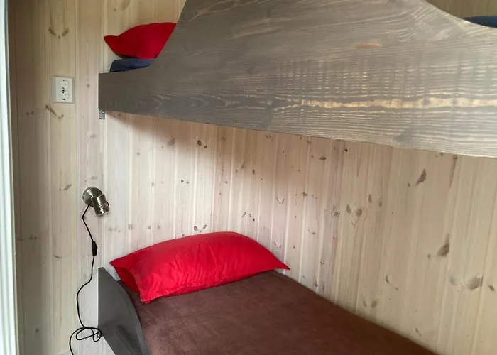 Roste Hyttetun Og Camping