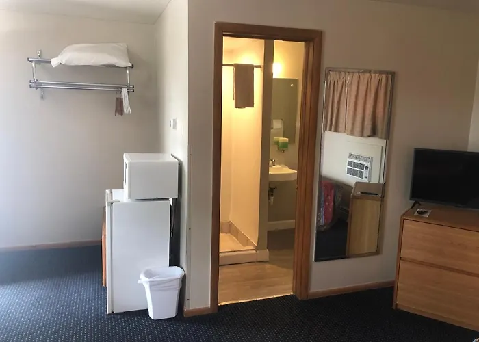 Parkway Motel