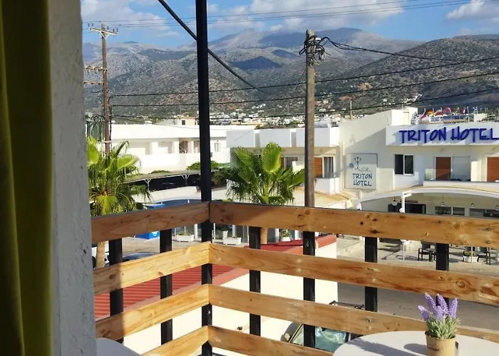 Cleo Rooms 250M From The Beach