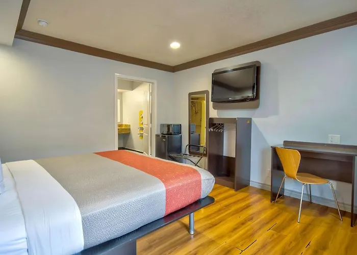 Motel 6 Gardena