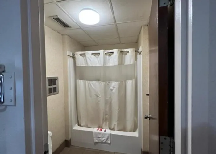 Posh Inn & Suites