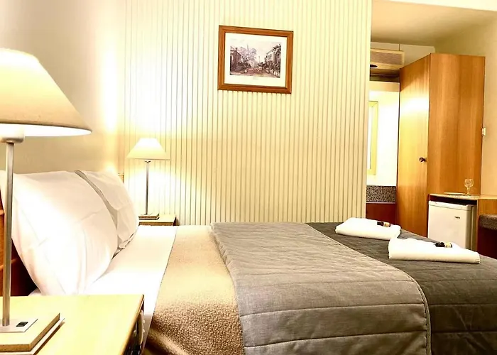 Gateway Motor Inn