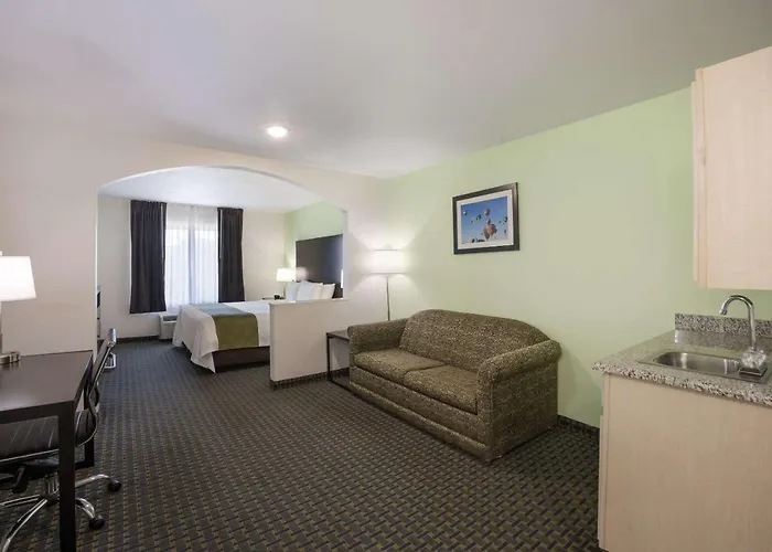 Quality Inn & Suites Clayton, Nm