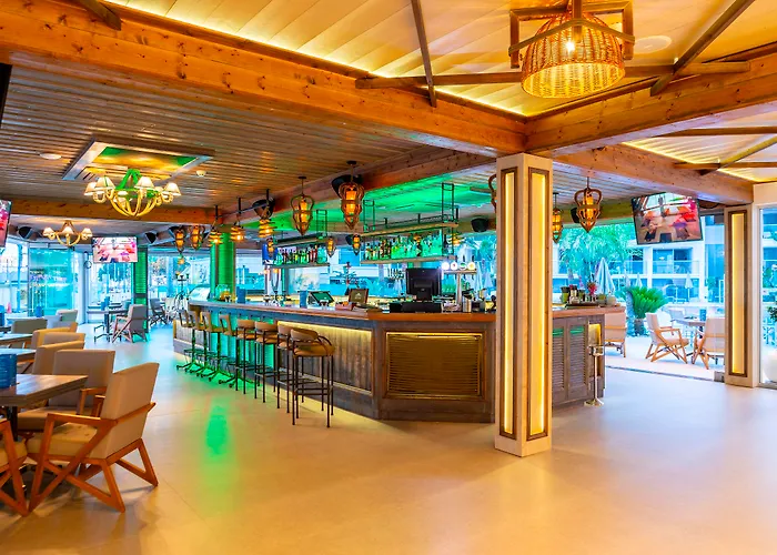 Limanaki Beach Hotel & Suites