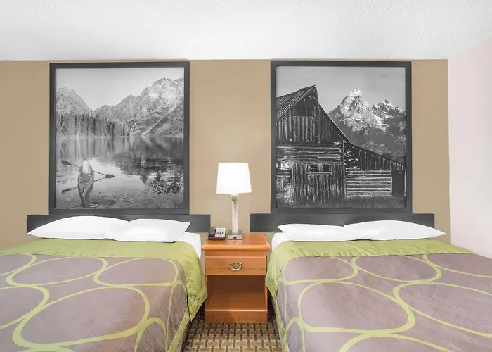 Super 8 By Wyndham Riverton