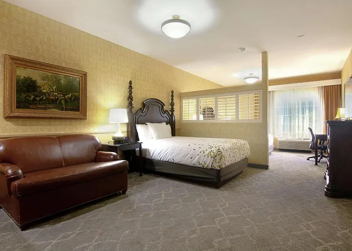 Azure Hotel&Suites Ontario Trademark Collection By Wyndham