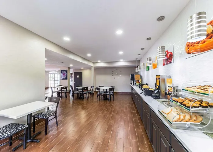 Quality Inn & Suites Canton