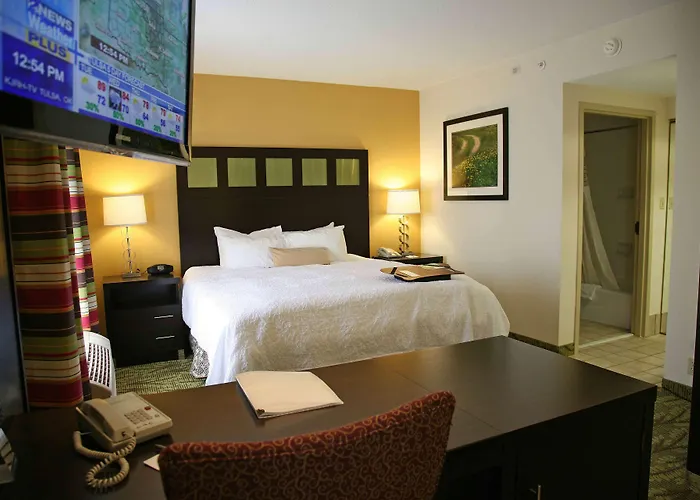 Hampton Inn & Suites Tulsa-Woodland Hills