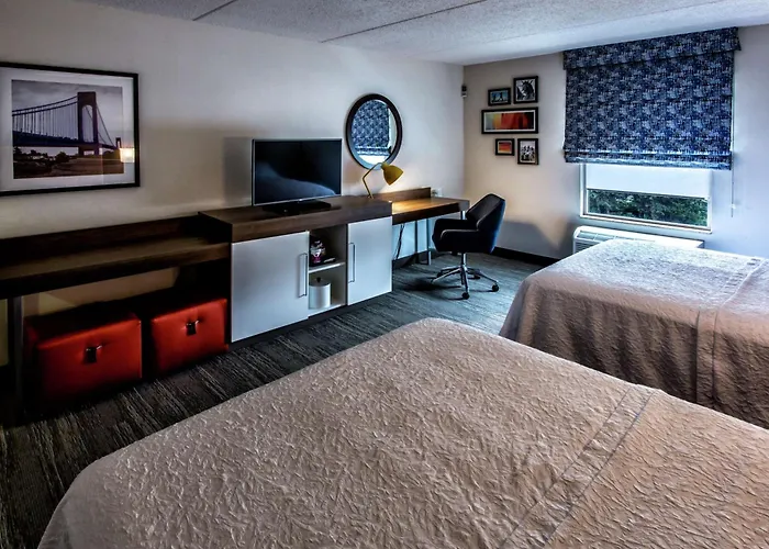 Hampton Inn&Suites Staten Island